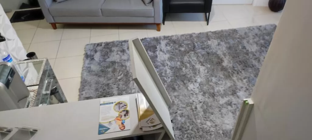 Sala de espera com sofás