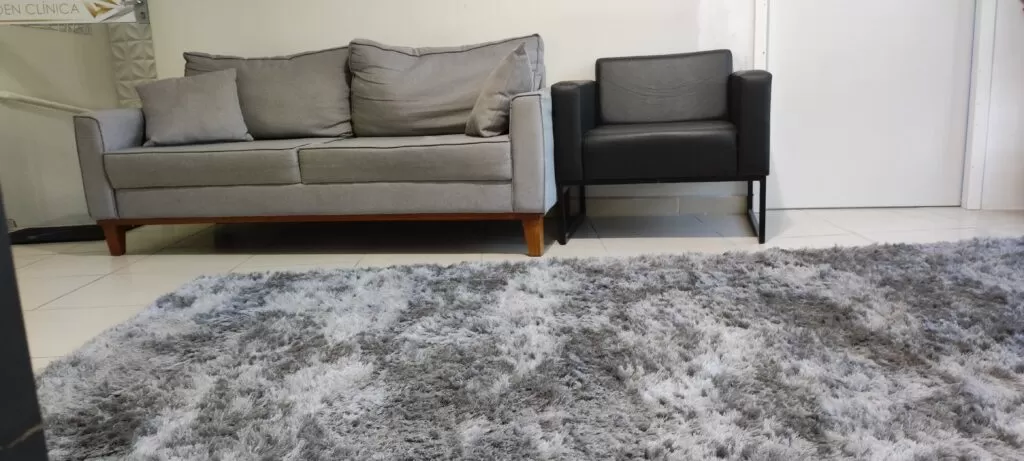 Sala de espera com sofás
